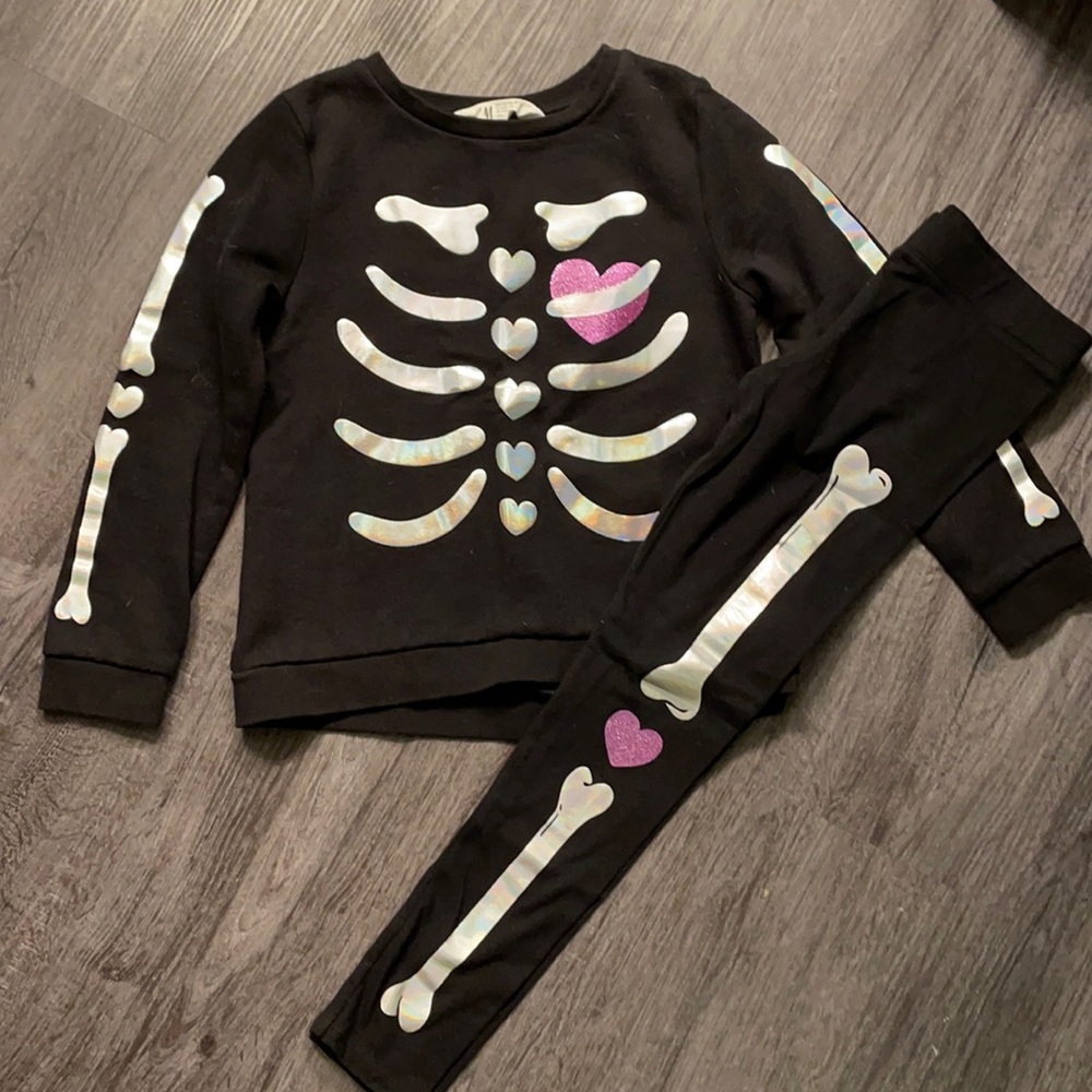 Skelton sweater and leggings!